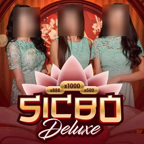 Sampul Sic Bo Deluxe dengan tiga dealer bergaun hijau muda, bunga teratai dan pengali x888, x1000, x500, wajah disamarkan